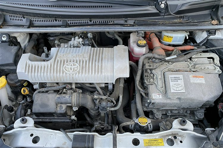 Toyota Yaris 1.4 benzyna HYBRYDA 2 komplety felg Automat zdjęcie 31