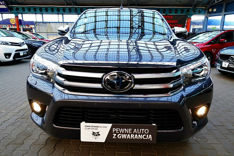 samochód osobowy Toyota zdjęcie 1