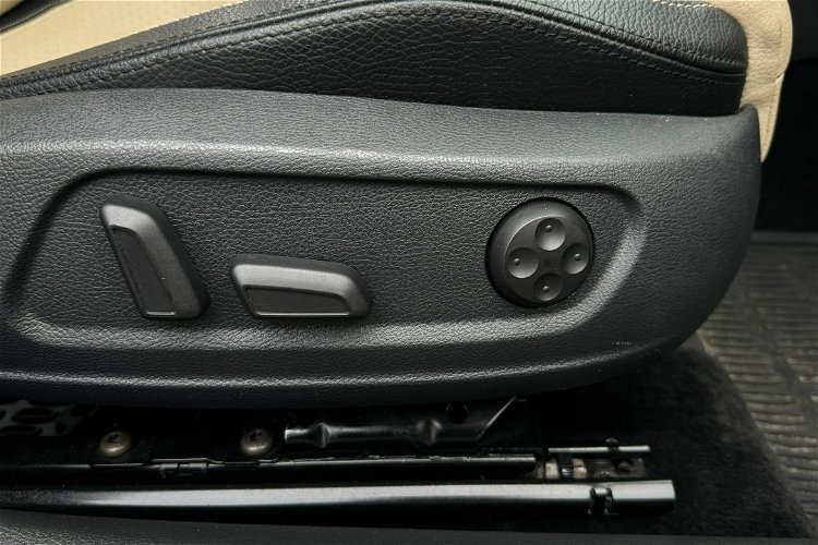 Volkswagen Passat CC 2.0i automat dwukolorowa skóra max wyposażenie bez wkładu rok gwarancj zdjęcie 15