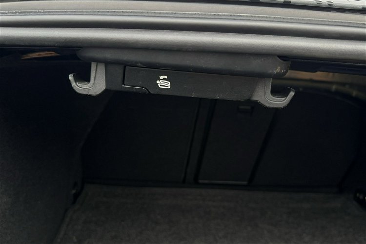 Volkswagen Passat CC 2.0i automat dwukolorowa skóra max wyposażenie bez wkładu rok gwarancj zdjęcie 23