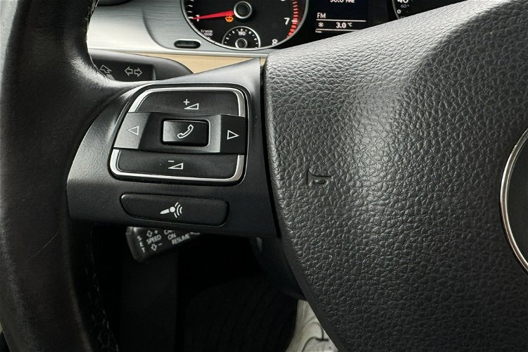 Volkswagen Passat CC 2.0i automat dwukolorowa skóra max wyposażenie bez wkładu rok gwarancj zdjęcie 41