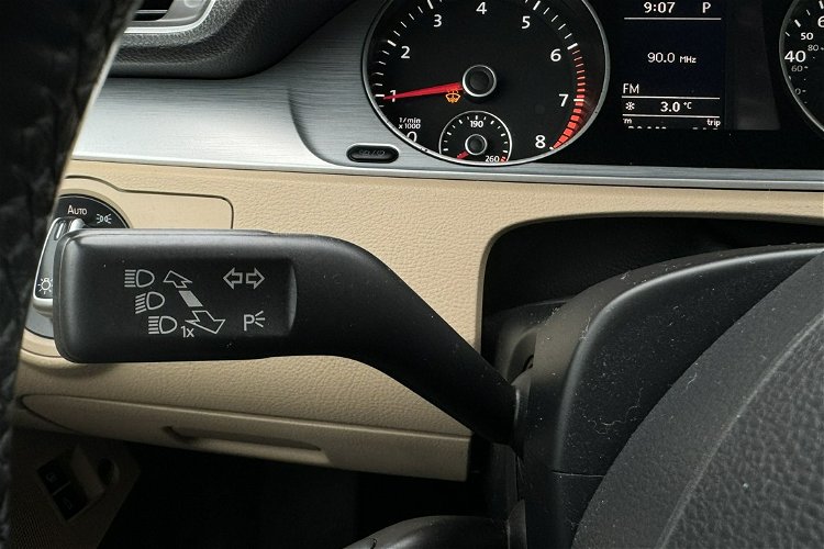 Volkswagen Passat CC 2.0i automat dwukolorowa skóra max wyposażenie bez wkładu rok gwarancj zdjęcie 44