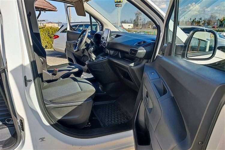 Opel Combo niski przebieg + klimatyzacja zdjęcie 11