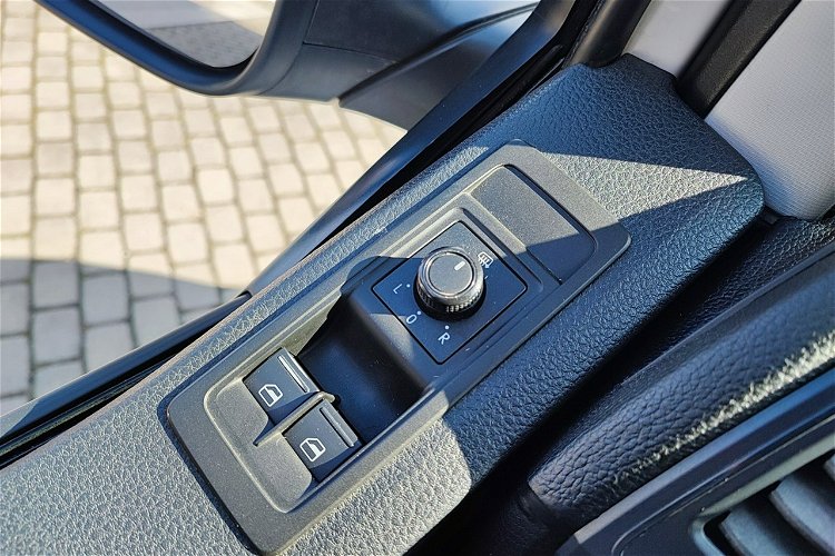 Volkswagen Transporter niski przebieg + klimatyzacja i 2 klucze zdjęcie 14