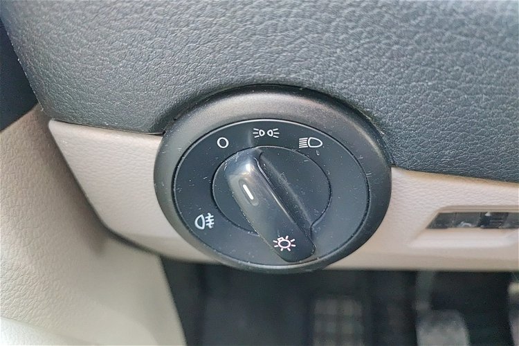 Volkswagen Transporter niski przebieg + klimatyzacja i 2 klucze zdjęcie 15