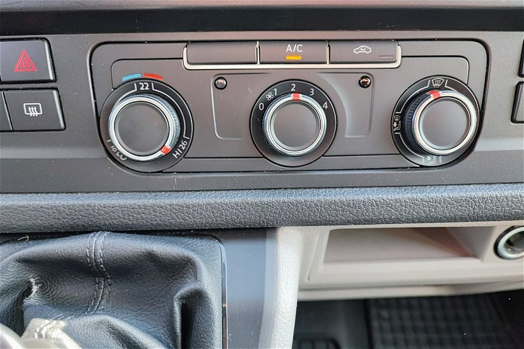 Volkswagen Transporter niski przebieg + klimatyzacja i 2 klucze zdjęcie 16