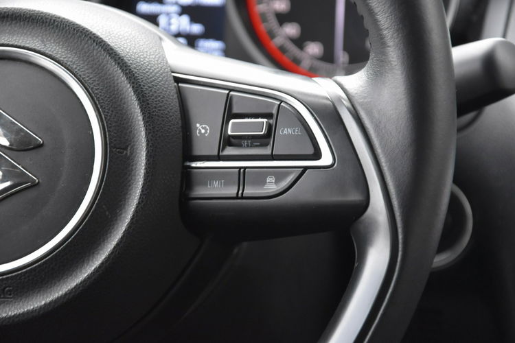 Suzuki Swift 1.0 Hybryda Gwarancja Bogate Wyposażenie Zadbane zdjęcie 15