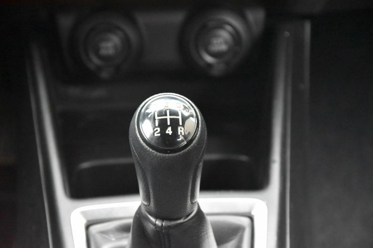 Suzuki Swift 1.0 Hybryda Gwarancja Bogate Wyposażenie Zadbane zdjęcie 21