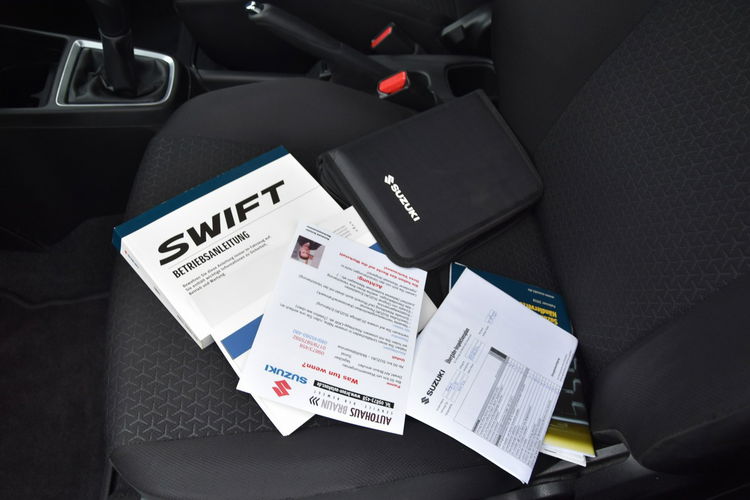 Suzuki Swift 1.0 Hybryda Gwarancja Bogate Wyposażenie Zadbane zdjęcie 28