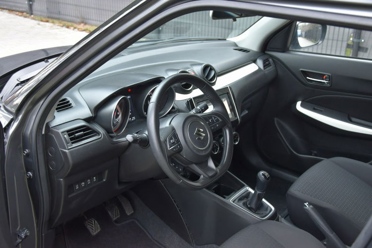 Suzuki Swift 1.0 Hybryda Gwarancja Bogate Wyposażenie Zadbane zdjęcie 8