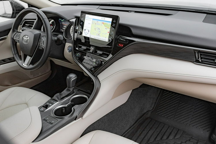 Toyota Camry 2.5 Hybrid Executive CVT Podgrz.f Elektr.f K.cofania Salon PL VAT 23% zdjęcie 35