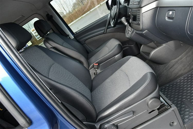 Mercedes Viano 2.2CDi 163KM Aut. 2011r. lift 2x drzwi 8os. Xenon LED 2xPDC HAK zdjęcie 24