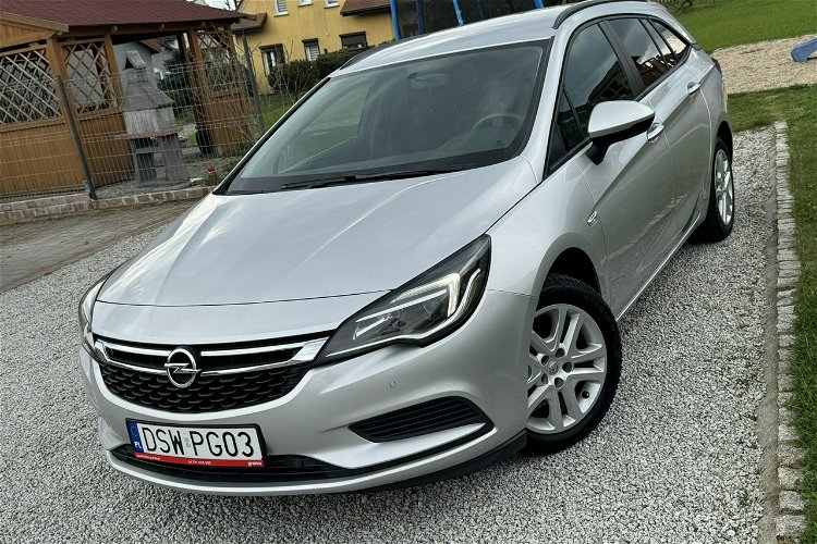 Opel Astra 1.6 CDTI 110KM - Nawigacja, Grzana kierownica, Tempomat, Grzane fotele zdjęcie 1
