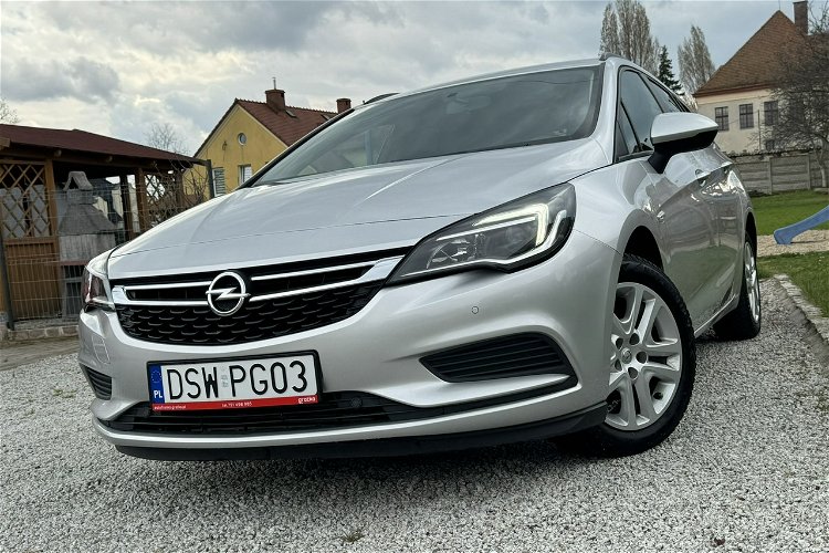 Opel Astra 1.6 CDTI 110KM - Nawigacja, Grzana kierownica, Tempomat, Grzane fotele zdjęcie 2