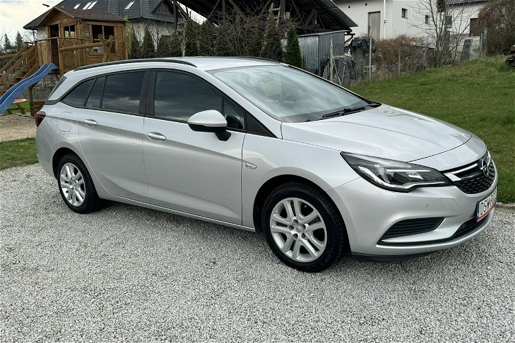 Opel Astra 1.6 CDTI 110KM - Nawigacja, Grzana kierownica, Tempomat, Grzane fotele zdjęcie 4