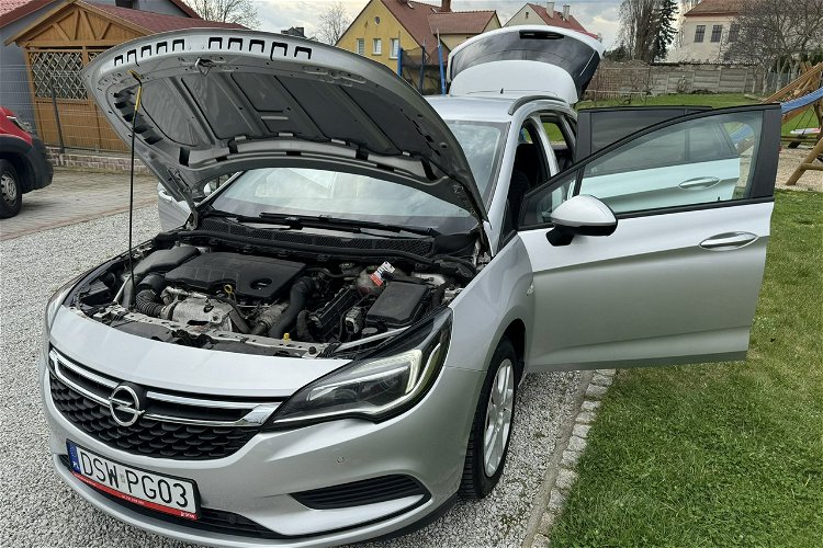Opel Astra 1.6 CDTI 110KM - Nawigacja, Grzana kierownica, Tempomat, Grzane fotele zdjęcie 7