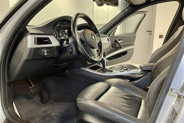 BMW 330 3.0d 245KM Lift MPAKIET Skóry BiXenon Navi Professional ALU Z Niemiec zdjęcie 9