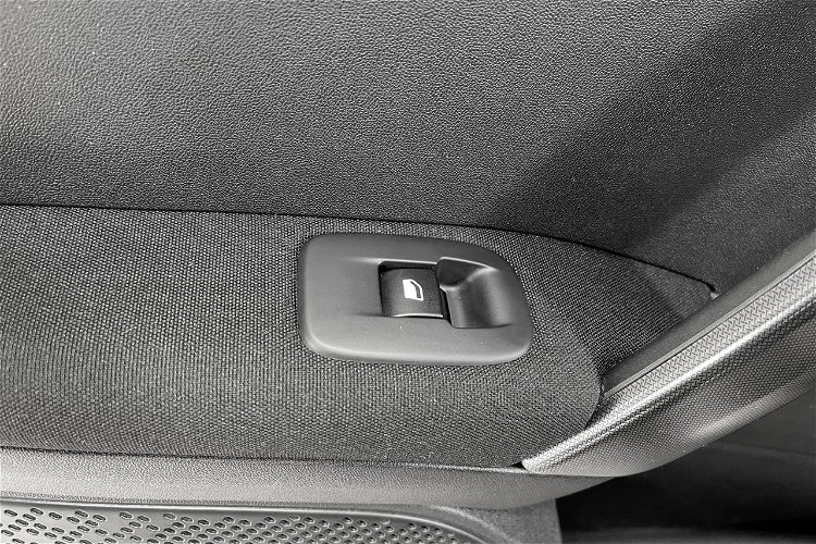 Peugeot 2008 1.2 e-THP ALLURE Face Lift Klimatronic Navi GPS ALU 17 Led Z NIEMIEC zdjęcie 28