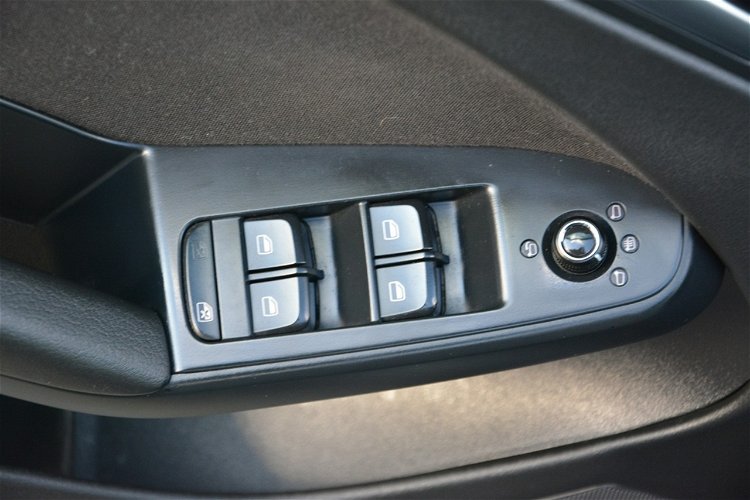 Audi A4 2.0T(180KM)Duża Navi Klimatronic bi-Xenon Ledy 2xparktronic Chrom zdjęcie 26