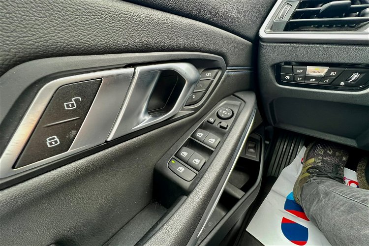 BMW Seria 3 full led m pakiet śliczna zadbana bez wkładu finansowego manual zdjęcie 23
