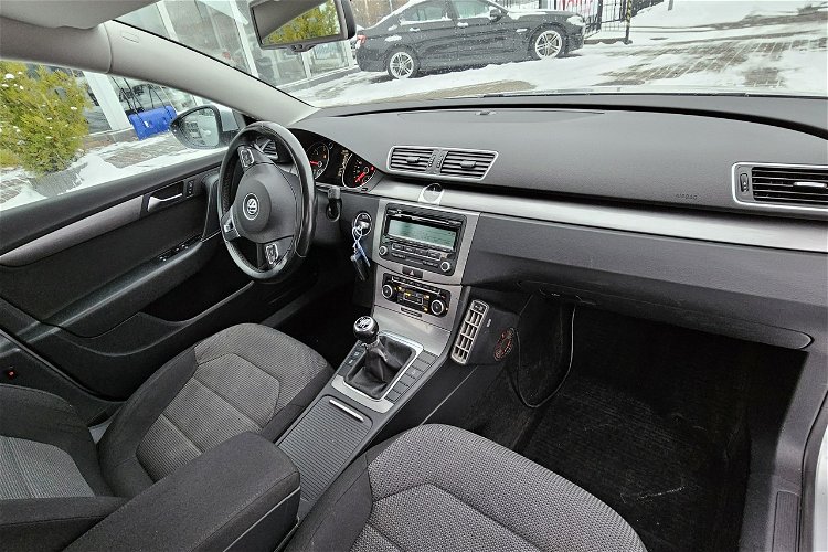 Volkswagen Passat aso, klimatronik, zarejestrowany, podgrzewane fotele zdjęcie 18