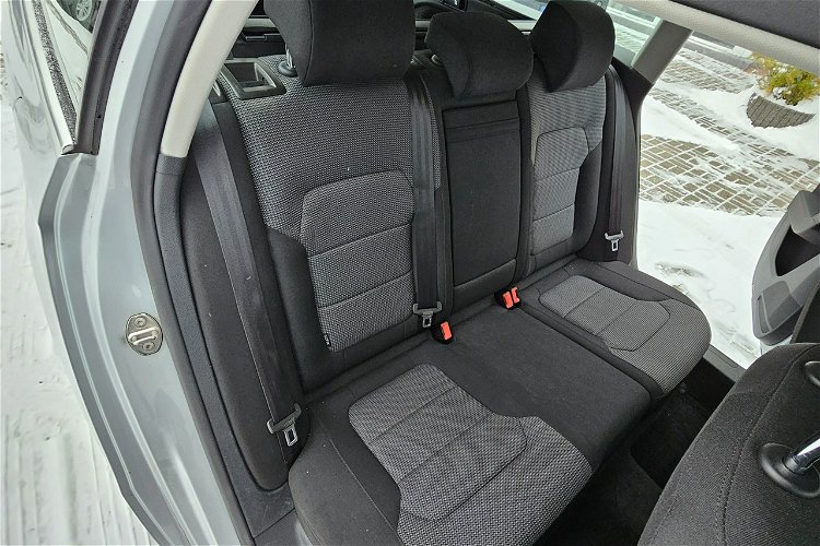 Volkswagen Passat aso, klimatronik, zarejestrowany, podgrzewane fotele zdjęcie 9