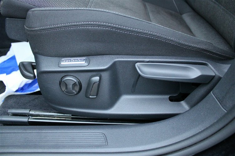 Volkswagen Passat DSG Comfortline F-vat Gwarancja Krajowy Navi zdjęcie 17