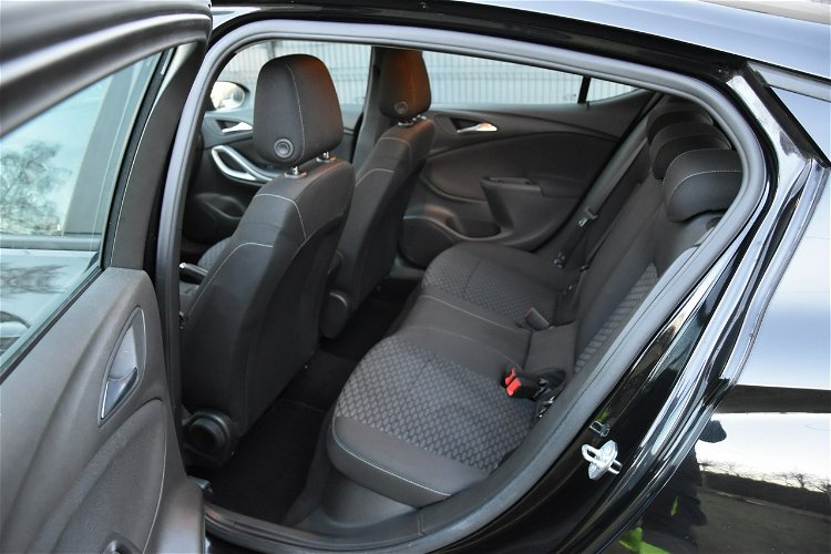Opel Astra 1.2 Benzyna Gwarancja Bogate Wyposażenie Zadbane zdjęcie 10