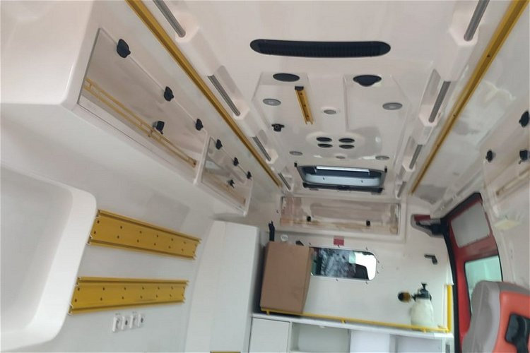 Renault Master Karetka ambulans pogotowie zdjęcie 10