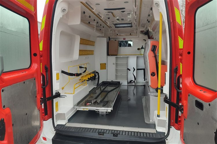 Renault Master Karetka ambulans pogotowie zdjęcie 21