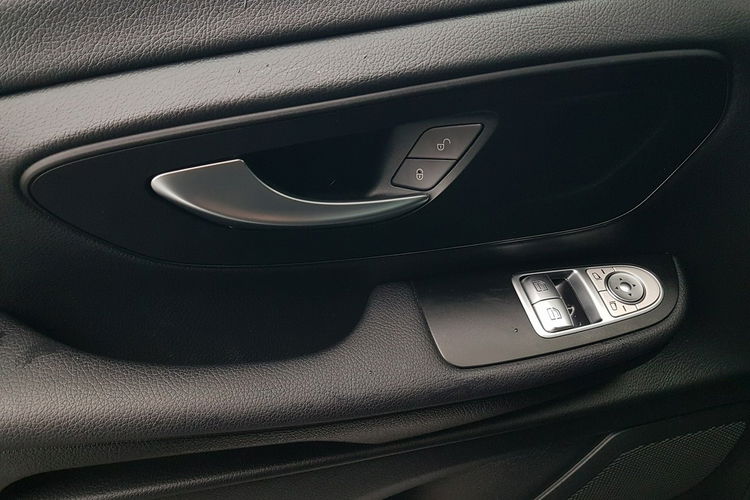 Mercedes V 220 V KLASSE 220 8 OSÓB ALU R18 KRAJOWY KLIMA TEMPOMAT zdjęcie 11