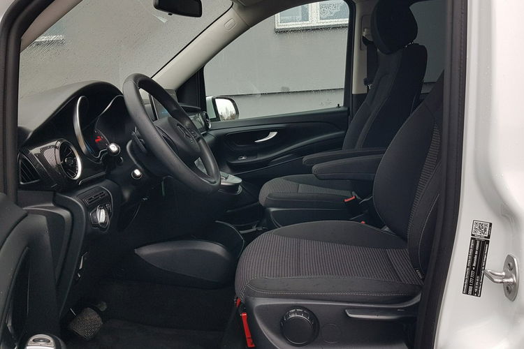 Mercedes V 220 V KLASSE 220 8 OSÓB ALU R18 KRAJOWY KLIMA TEMPOMAT zdjęcie 22