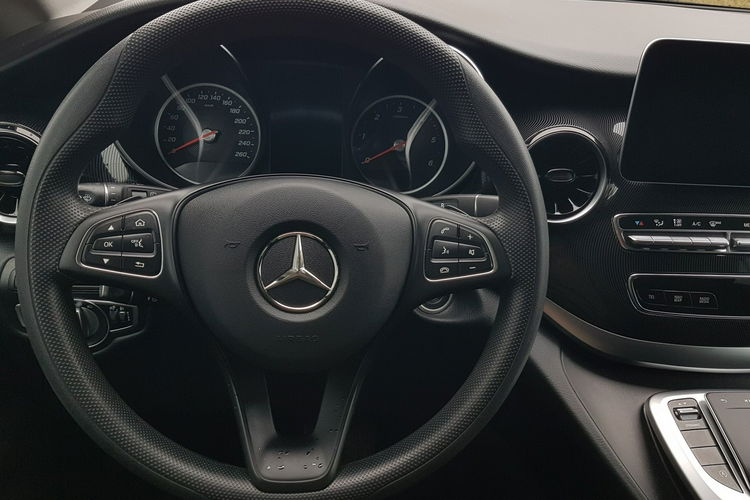 Mercedes V 220 V KLASSE 220 8 OSÓB ALU R18 KRAJOWY KLIMA TEMPOMAT zdjęcie 38