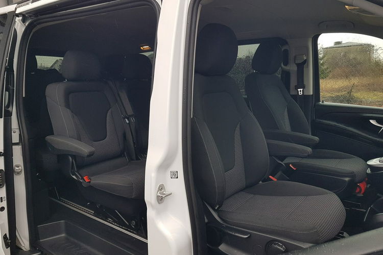Mercedes V 220 V KLASSE 220 8 OSÓB ALU R18 KRAJOWY KLIMA TEMPOMAT zdjęcie 9