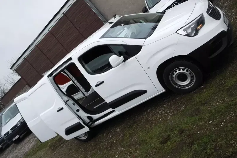 samochód dostawczy Opel zdjęcie 1
