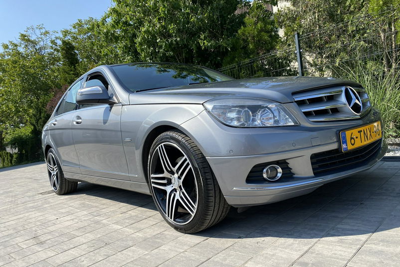 samochód osobowy Mercedes zdjęcie 1