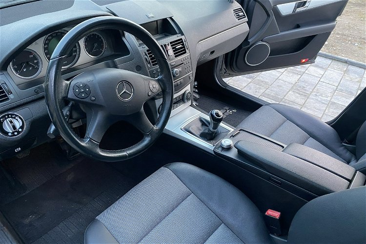 Mercedes C 200 Bardzo zadbana - 100% oryginalny przebieg. NOWY ROZRZAD zdjęcie 4
