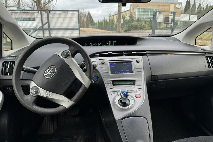 Toyota Prius 1.8 HSD 136KM Lift Kamera Pełny serwis! Hand Free! Super Stan zdjęcie 16