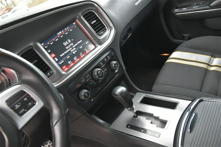 Dodge Charger SRT8 Super Bee 6.4 V8 470KM 2012r. zdjęcie 11