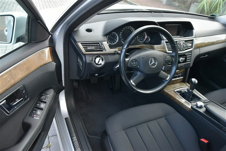 Mercedes E 200 Elegance E 200CGi 184KM Manual 2010r. znikomy przebieg 36tkm JAK NOWY zdjęcie 11