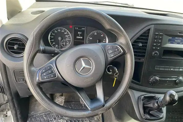 Mercedes Vito 109 CDi / Webasto / Automatyczna Klima / Stan bdb. zdjęcie 25