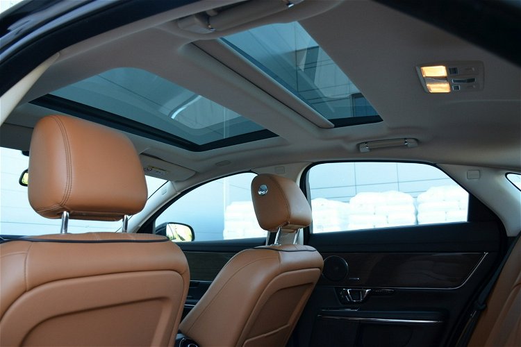 Jaguar XJ 3.0D 300KM Lift Serwis Full LED Kamera Dociągi Wentyle Panorama zdjęcie 37