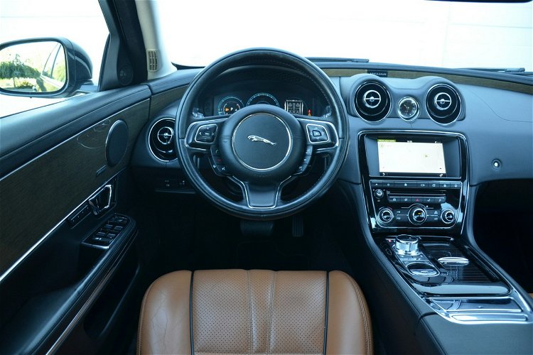 Jaguar XJ 3.0D 300KM Lift Serwis Full LED Kamera Dociągi Wentyle Panorama zdjęcie 40
