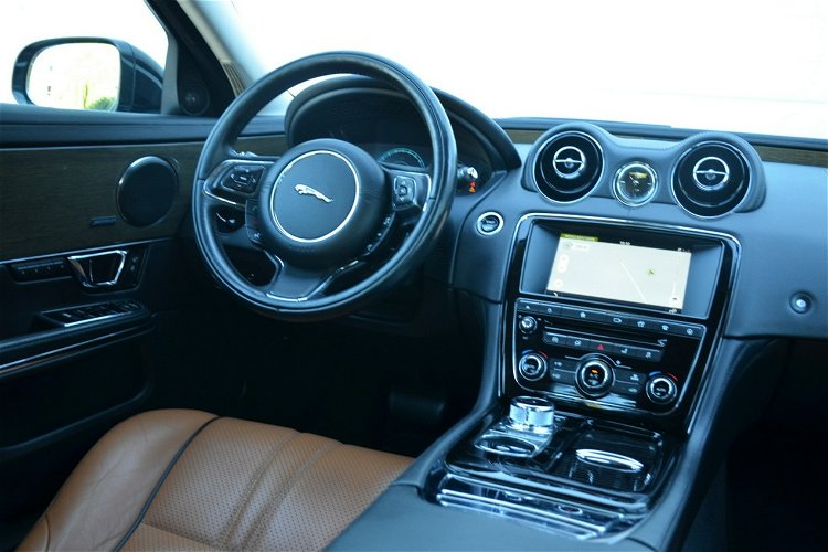 Jaguar XJ 3.0D 300KM Lift Serwis Full LED Kamera Dociągi Wentyle Panorama zdjęcie 42