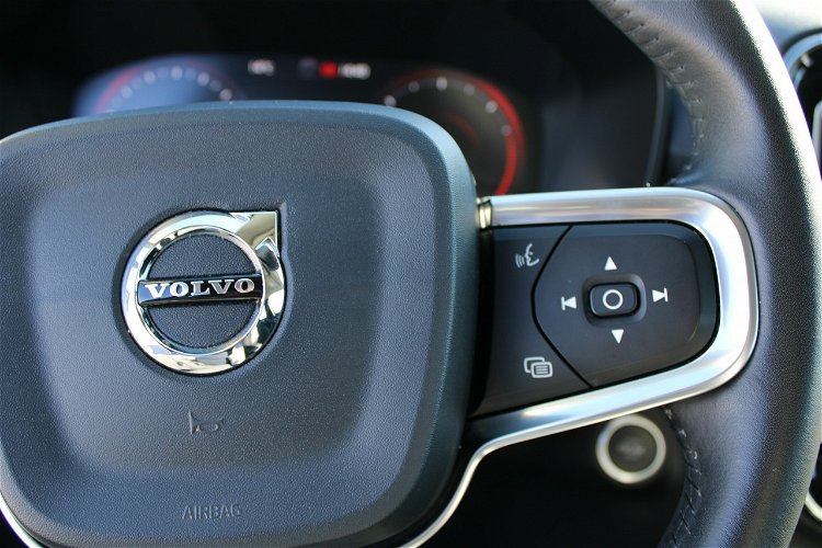 Volvo XC 40 F-vat, salon-polska Momentum, LED, automat, półskóra zdjęcie 15