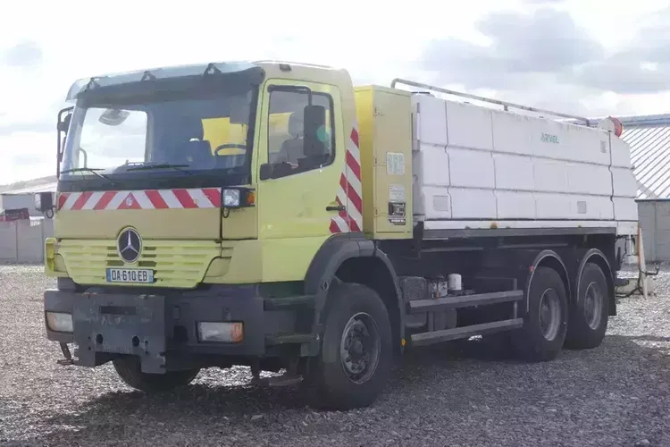 Mercedes ATEGO 2628 / 6X4 / PIASKARKA / SPECJALNY / UTRZYMANIE DRÓG / CZOŁOWNICA / zdjęcie 1