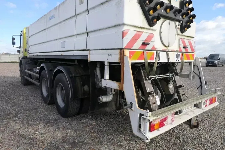 Mercedes ATEGO 2628 / 6X4 / PIASKARKA / SPECJALNY / UTRZYMANIE DRÓG / CZOŁOWNICA / zdjęcie 21