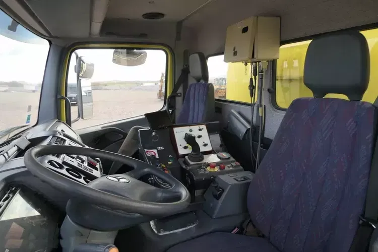 Mercedes ATEGO 2628 / 6X4 / PIASKARKA / SPECJALNY / UTRZYMANIE DRÓG / CZOŁOWNICA / zdjęcie 24