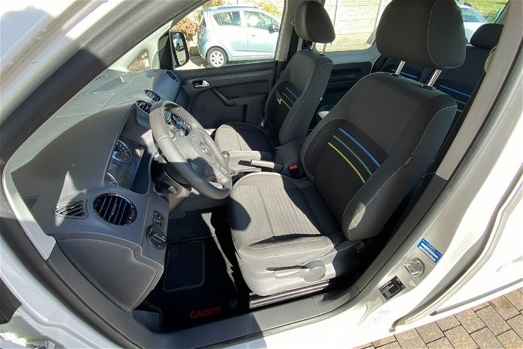 Volkswagen Caddy 15r. long podjazd dla inwalidów rampa wózek webasto 6 osobowy zdjęcie 6