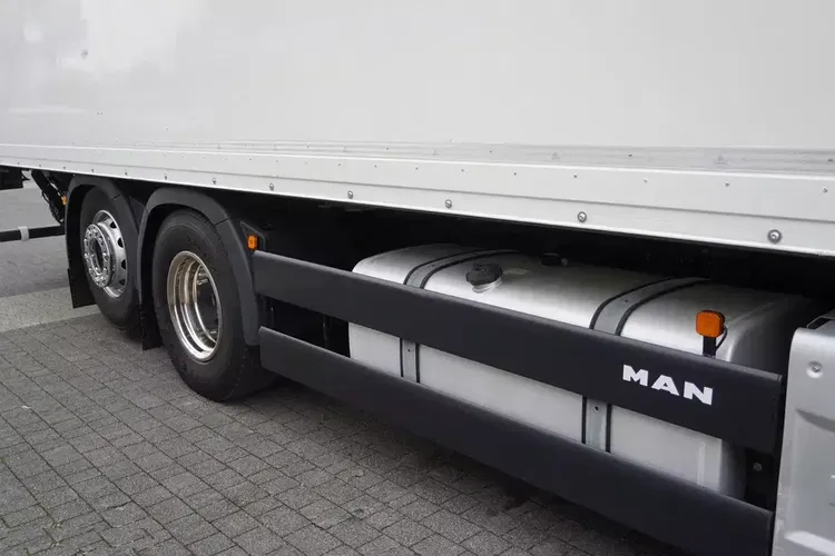 MAN TGX 26.460 6×2 E6 / IZOTERMA 19 palet / Winda zdjęcie 29